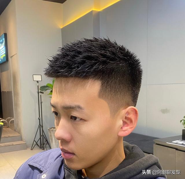 2022潮男发型图片？2022年最新男生发型攻略