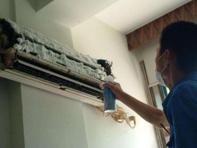 空调出风口漏水是什么原因怎么解决？空调出风口漏水解决妙招