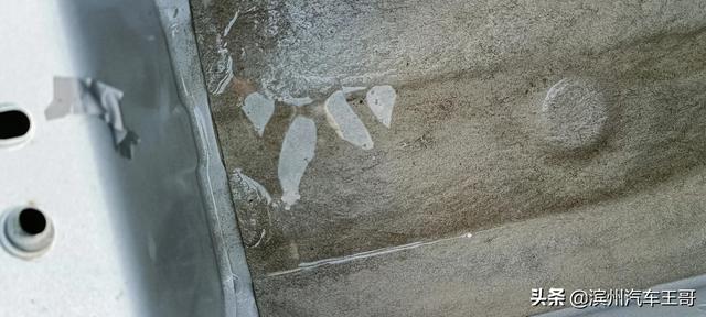 车内进水怎么快速弄干？汽车进水了怎么处理最简单的方法