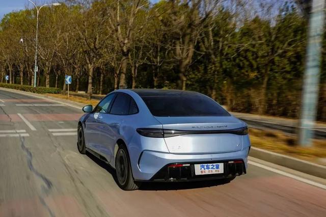 比亚迪海豹新能源汽车报价？海豹比亚迪对标model3