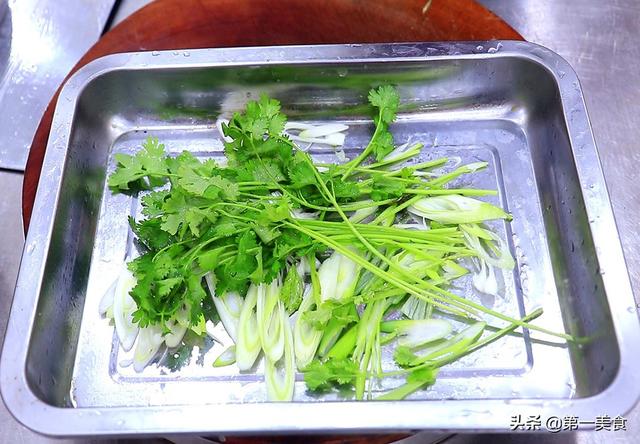 草鱼怎么弄好吃？厨师长教你做红烧草鱼
