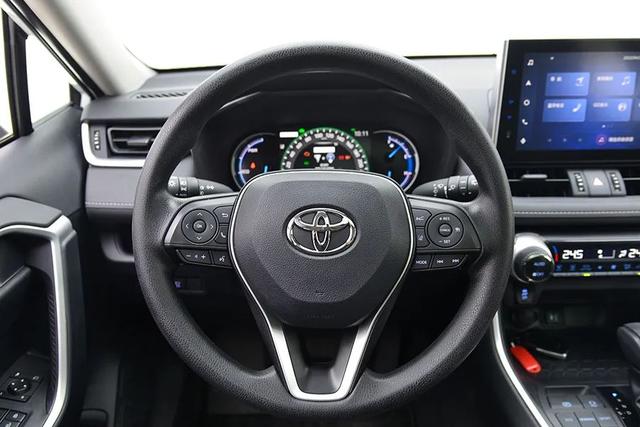丰田rv4报价及图片新款各尺寸？丰田rav4配置和颜色哪款值得入手