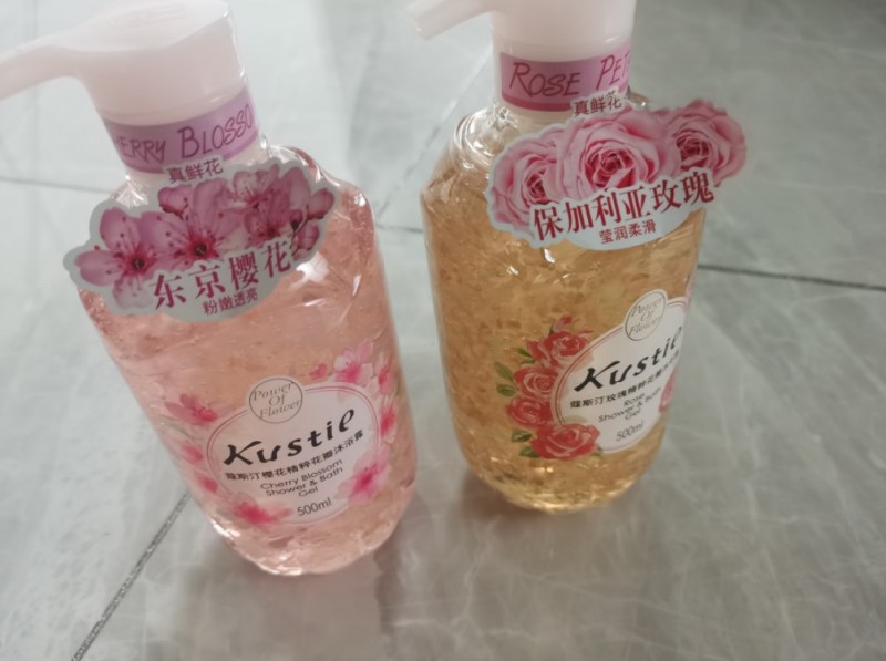 屈臣氏蔻斯汀樱花沐浴露怎么样?徐凯推荐持久留香分享 屈臣氏蔻斯汀樱花沐浴露怎么样?徐凯推荐持久留香分享