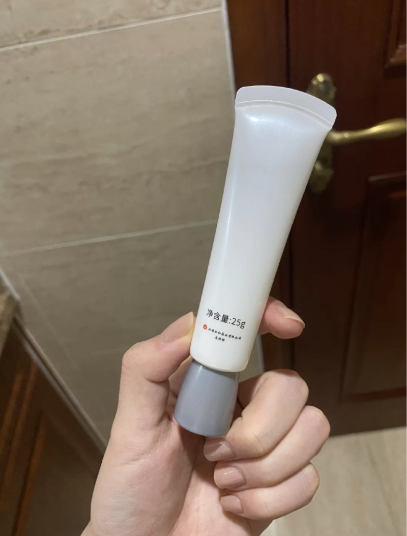 仁和眼霜真的好用吗？效果如何？使用一个月的抗皱淡化黑眼圈