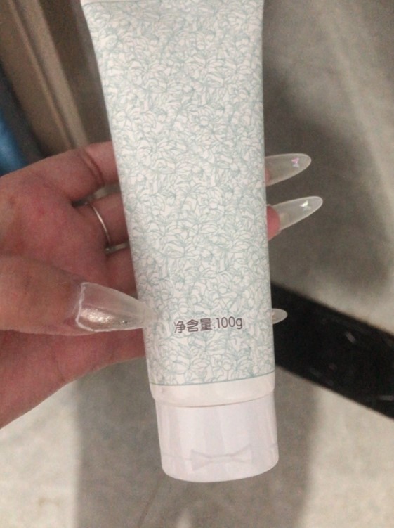 叶子洗面奶好用吗?分享深层清洁控油收缩毛孔氨基酸 叶子洗面奶好用吗?分享深层清洁控油收缩毛孔氨基酸