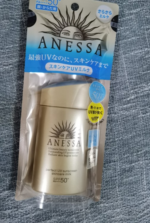 日本防晒霜好用吗?新版小金瓶防晒霜SPF50使用分享 日本防晒霜好用吗?新版小金瓶防晒霜SPF50使用分享