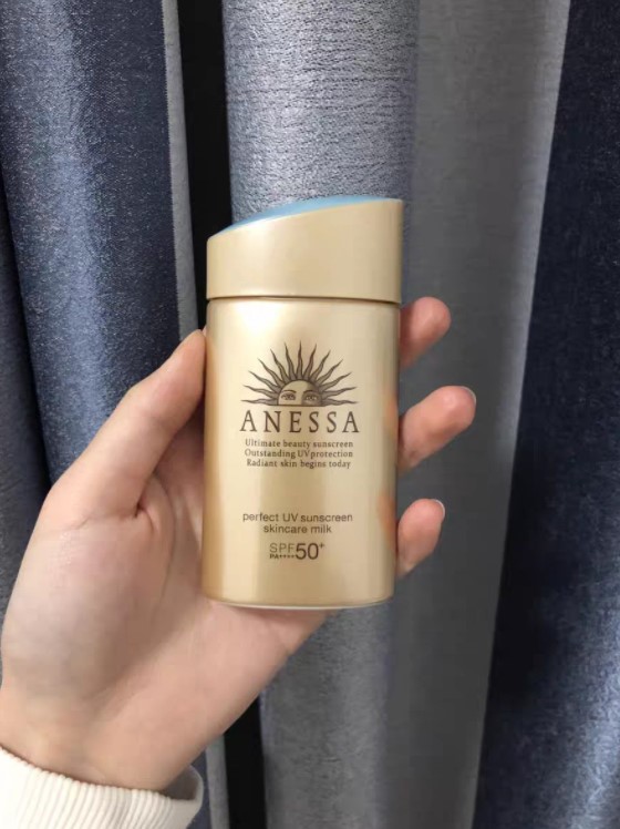 日本防晒霜好用吗?新版小金瓶防晒霜SPF50使用分享 日本防晒霜好用吗?新版小金瓶防晒霜SPF50使用分享