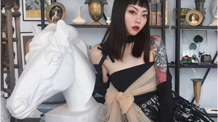 今年秋天,让蕾丝单品带你引领时尚潮流 今年秋天,让蕾丝单品带你引领时尚潮流