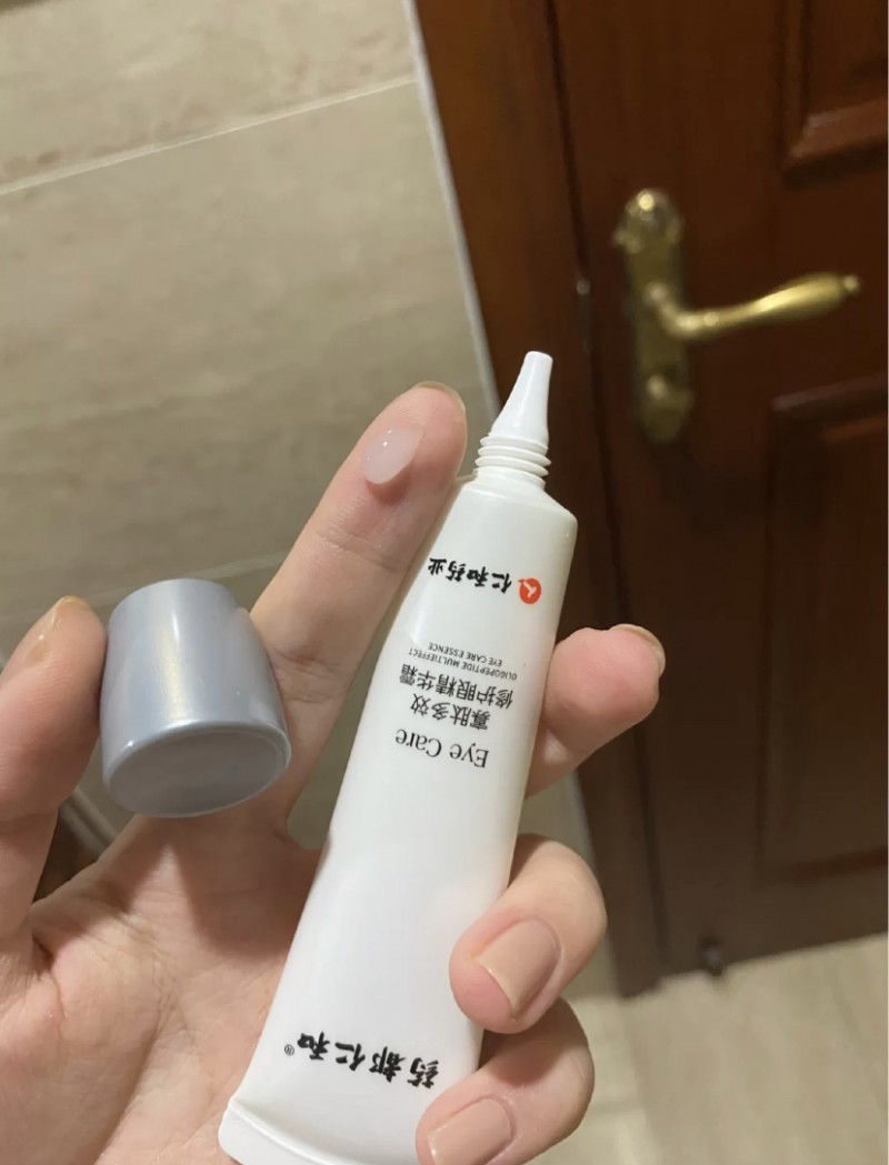 仁和眼霜真的好用吗？效果如何？使用一个月的抗皱淡化黑眼圈