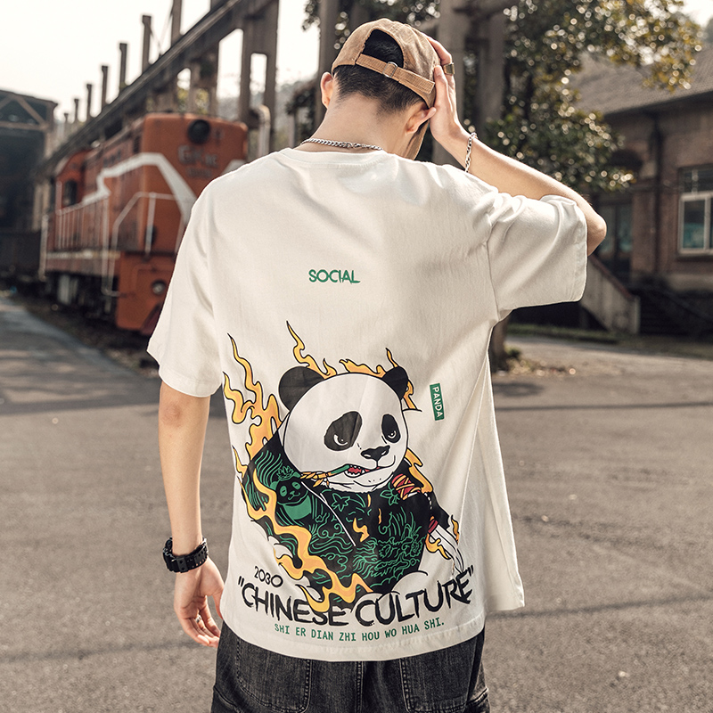 展现个性的小物件，给你单调的t恤加点料