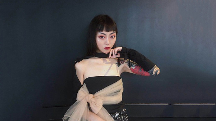 今年秋天,让蕾丝单品带你引领时尚潮流 今年秋天,让蕾丝单品带你引领时尚潮流